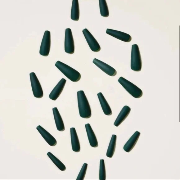 Beautiful Dark Green Long Tip PRESS ON NAILS - Picture 2 of 2